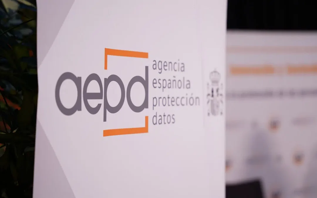 AEPD multa a una empresa por publicar en su páginas web fotos de los trabajadores sin consentimiento